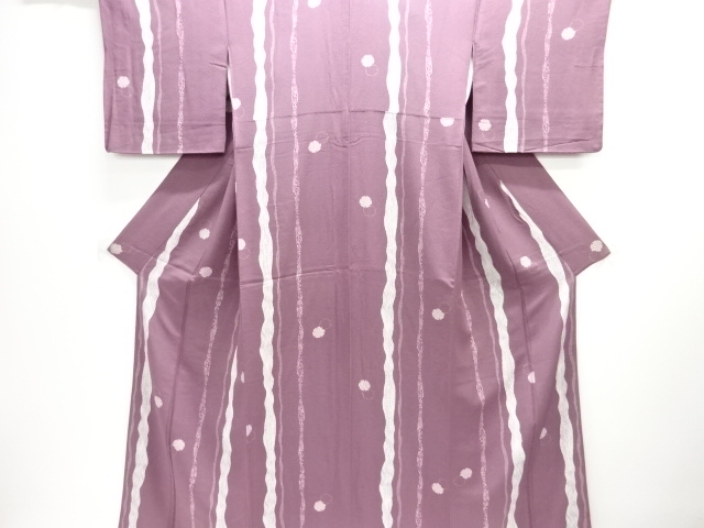 よろけ縞に雪輪模様小紋着物